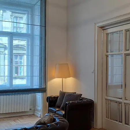 Apartment Center Gold *